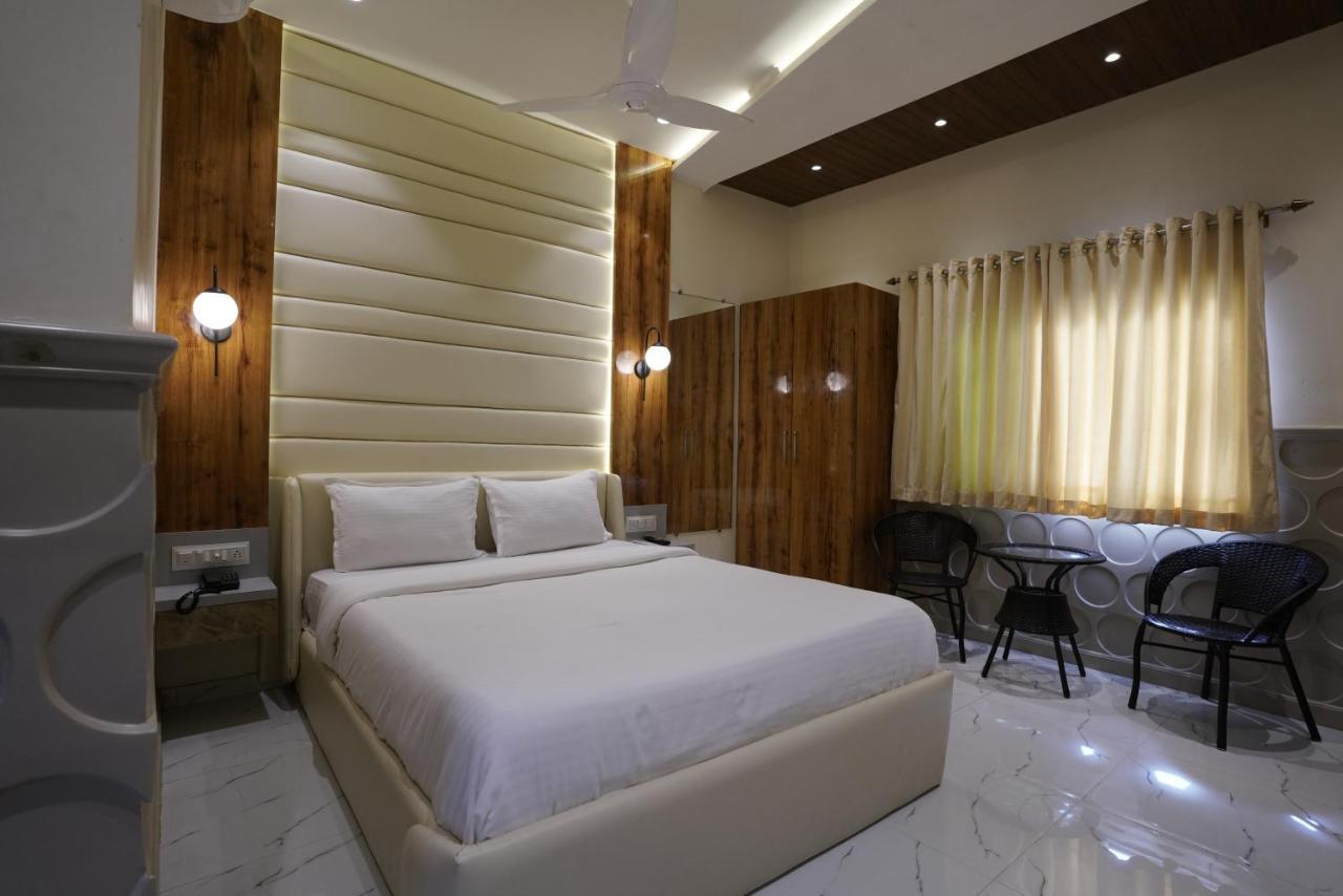 Palm Springs Beach Resort - Gorai Мумбаи Экстерьер фото