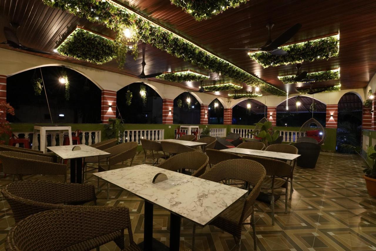 Palm Springs Beach Resort - Gorai Мумбаи Экстерьер фото